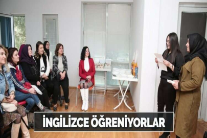 İNGİLİZCE ÖĞRENİYORLAR