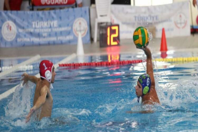 Bursa Büyükşehir Belediyespor Kulübü Sutopu Takımı şampiyon olarak Süper Lig'e yükseldi