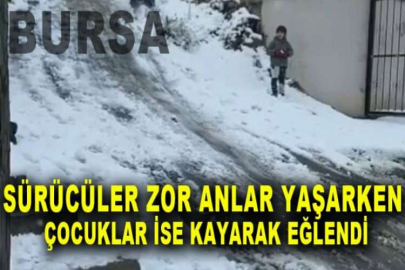 Sürücüler zor anlar yaşarken çocuklar ise kayarak eğlendi