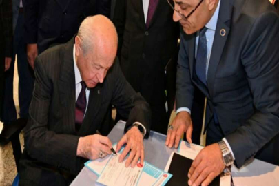 Devlet Bahçeli'den milletvekili adaylık başvurusu! Parti genel merkezinde yaptı