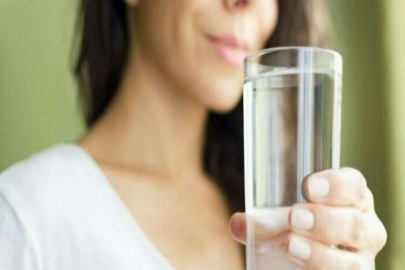 Uzmanlar şoke oldu! Aç karnına 4 bardak su içerseniz....