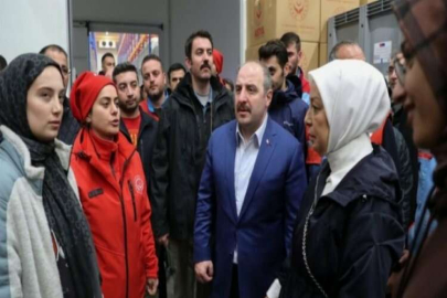 Türkiye'nin en büyük kayısı deposu depremzedeler için yardım üssü oldu