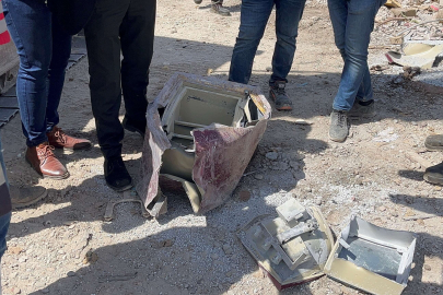 Galeria İş Merkezi enkazından kasa çıktı