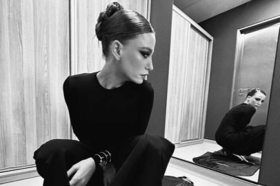 Serenay Sarıkaya siyah elbisesiyle poz verdi