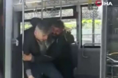 Seyir halinde olan metrobüste kavga çıktı