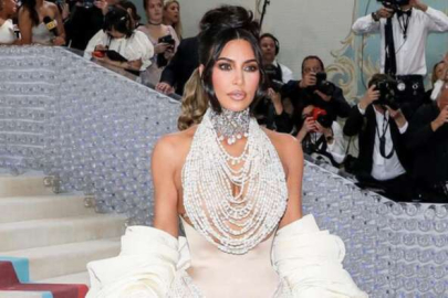 Kim Kardashian'ın elbisesindeki inci sayısı
