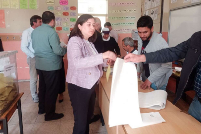 İzmir, vekillerini seçti