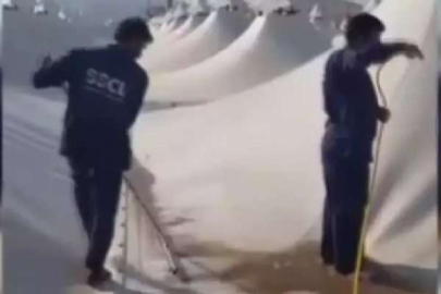 Mekke'de hac ibadeti için çadırlar yıkandı