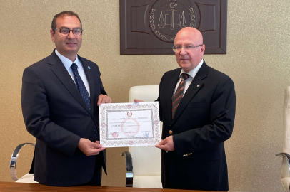 İYİ Parti Çanakkale Milletvekili Rıdvan Uz mazbatasını aldı