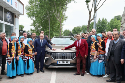 Mustafa Varank, Bursa'da oto galericileri ''Togg''la ziyaret etti