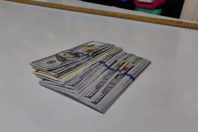 Bursa'da sokakta buldu!4 bin 500 dolar bulan kadın sahibine ulaştı