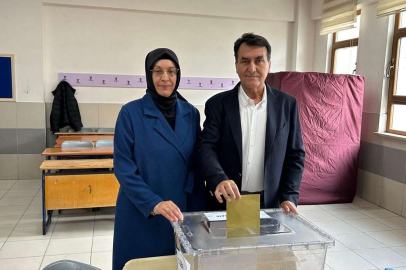 Başkan Dündar, oyunu kullandı