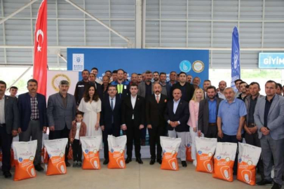 Büyükşehir'den Büyükorhanlı'ya silajlık mısır tohumu... 120 çiftçiye dağıttı