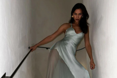 Irina Shayk, arşiv elbisesi giydi