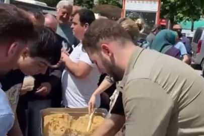 Bursa'da AK Parti Gençlik Kolları Kılıçdaroğlu için helva dağıttı