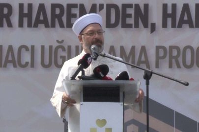 Hacı adayları Üsküdar'da düzenlenen programla uğurlandı