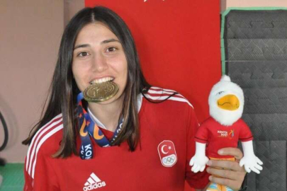 Milli kick bokscu Feyzanur Azizoğlu, Dünya şampiyonu oldu