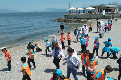 Mudanyalılar sahillerinde izmarit topladı