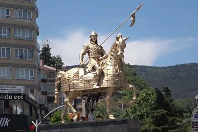 Bursa ‘'Osmangazi Heykeli'' yeni rengine kavuştu...15 yıl önce...