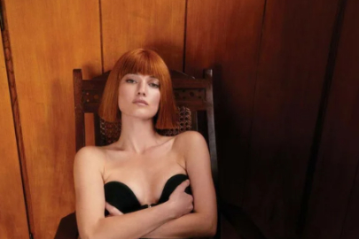 Pınar Deniz kısa saçlarıyla poz verdi