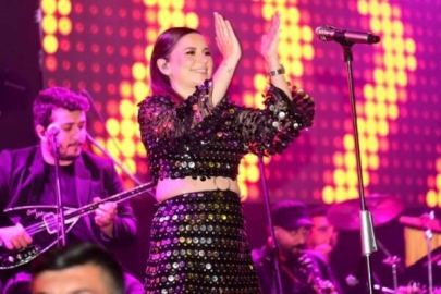 Merve Özbey Bursa'da sevenleriyle buluştu