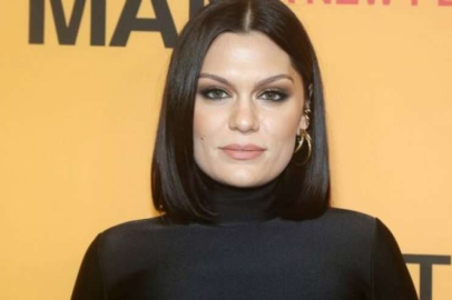 Ünlü şarkıcı Jessie J anne oldu