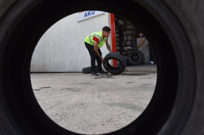 Yıldırım'dan ekonomiye destek!Ömrünü tamamlamış lastikler...