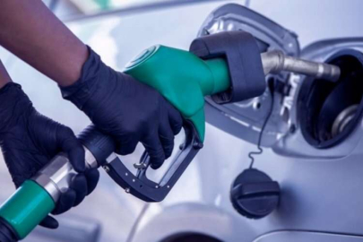 Akaryakıt fiyatları her yerde düşüyor, Türkiye'de yükseliyor!