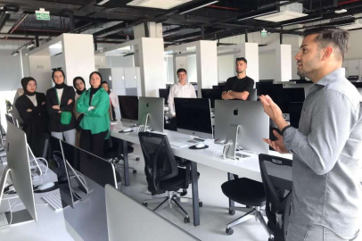 Bursa'da gençler yerli teknolojiyi Bilişim Vadisi'nde inceliyor