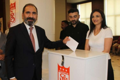 Sivasspor'da Mecnun Otyakmaz yeniden başkan seçildi