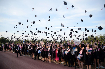 Bursa Uludağ Üniversitesi'nde muhteşem mezuniyet töreni