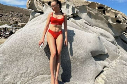 Serenay Sarıkaya bikinili doğum günü pozu ile nefes kesti!