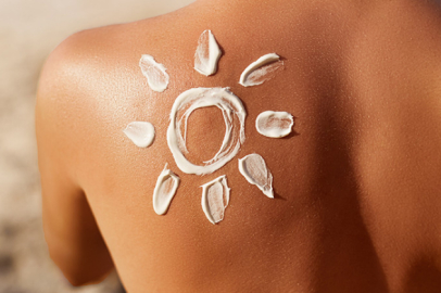 CİLDİNİZDE YAZ IŞILTISI İÇİN  ALTIN İPUCU