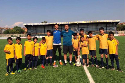 Bursalı profesyonel genç futbolcu o!Genç kaleci kendisini keşfeden hocasına emanet