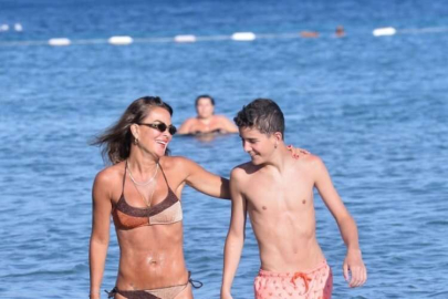 Velikiy Novgorod GTA porno rasmlar Yalangoch ayol uxlayapti