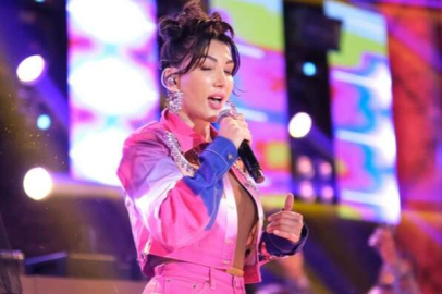 Hande Yener'in sahne kıyafeti dikkat çekti