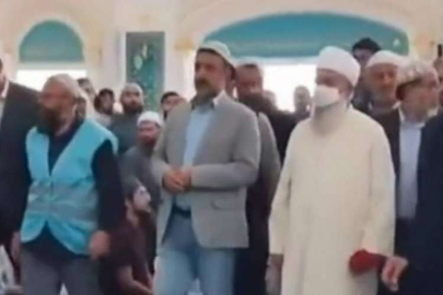 Menzil cemaati, Muhammed Saki Elhüseyni'i camide böyle karşıladı