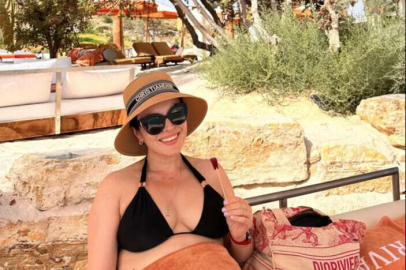 Hamile Ezgi Mola'dan tatil pozları