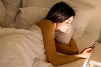 Sabah uyanınca telefona bakmak yerine ne yapabiliriz?