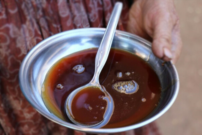 1  kaşık hurma pekmezi yiyin