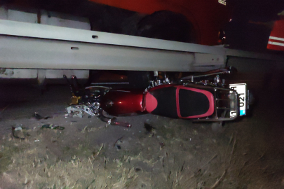 Bursa'da korkunç trafik kazası!Tır ile bariyer arasına sıkıştı 1 ölü,3 yaralı