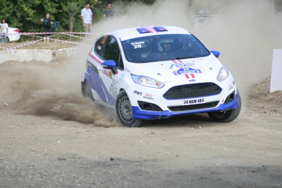 Bursa'da  Otokros yarışlarında nefes kesen sahneler