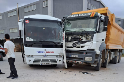 Bursa İnegöl'de kaza! Kamyon ile minibüs çarpıştı: 1 yaralı