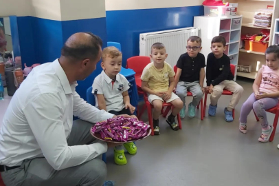Okul müdüründen öğrencilere en tatlı hediye