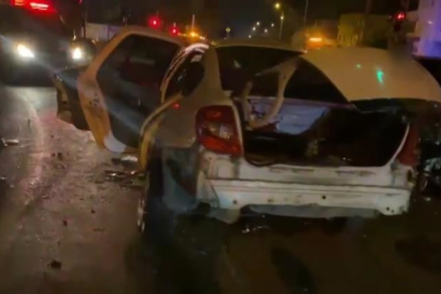 İki aracın kafa kafaya çarpıştı! O görüntüler kamerada