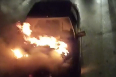 Bursa'da seyir halindeki otomobil alev alev yandı