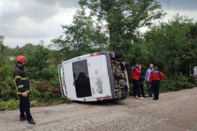 Fındık işçilerini taşıyan minibüs devrildi: 6 yaralı