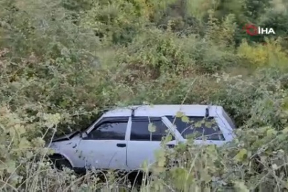 Lastiği patlayan otomobil şarampole uçtu: 4 yaralı