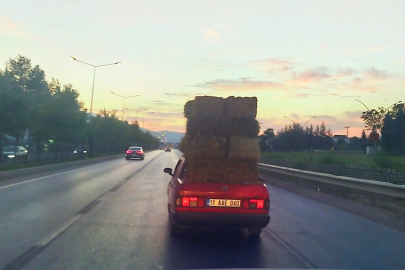 O ilçede bir garip olay! Saman balyalarını böyle taşıdı