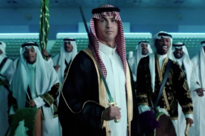 Ronaldo, Arap kıyafetleri giydi